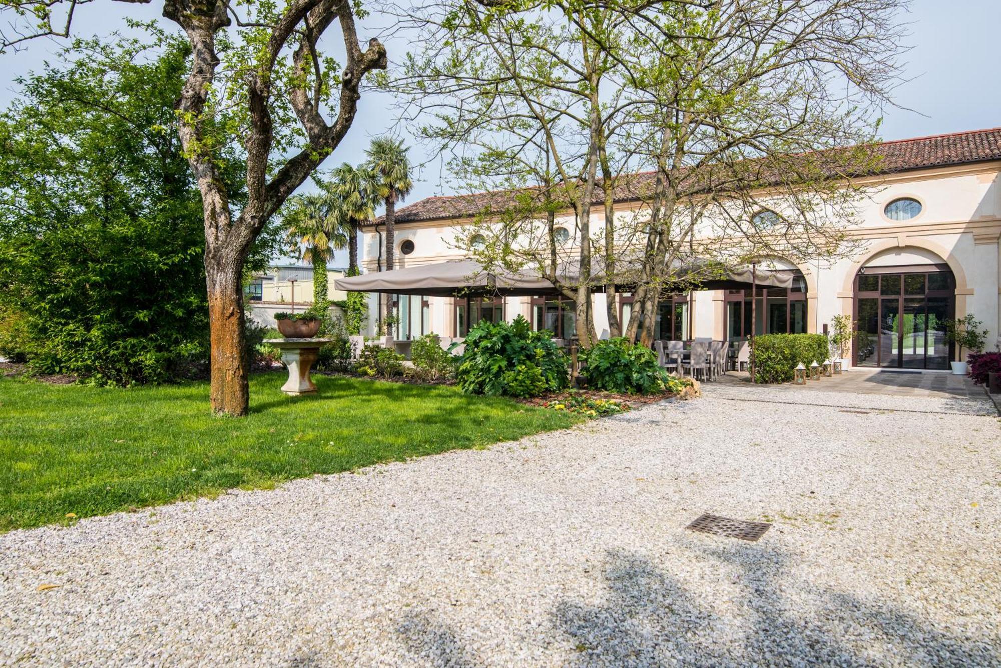 Hotel Ristorante Magia Del Brenta Fiesso dʼArtico Kültér fotó